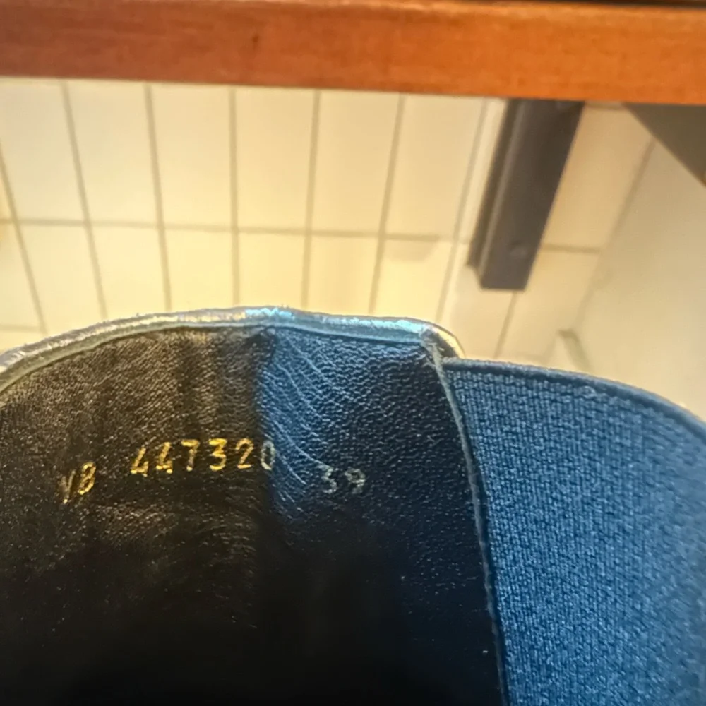 Brand new Saint Laurent Glitter Chelsea Boots, never worn! - Picture 4 of 12